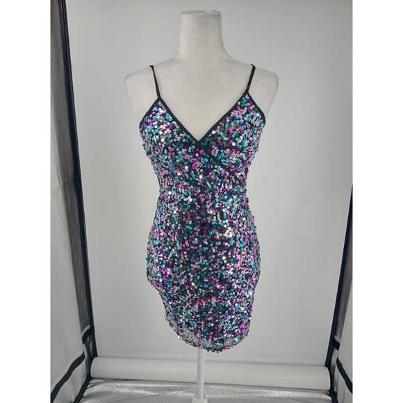 Purple Sequins Sleeveless V-Neck Bodycon Mini Dress - Picture 5 of 11